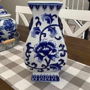 Blue and white vase